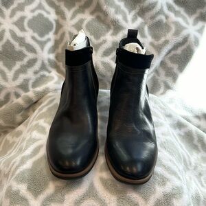 NEW-KORKS Black Leather Ankle Boot -Size 7.5